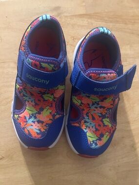 Saucony Kids Blue Neon Floral Sport Sandals